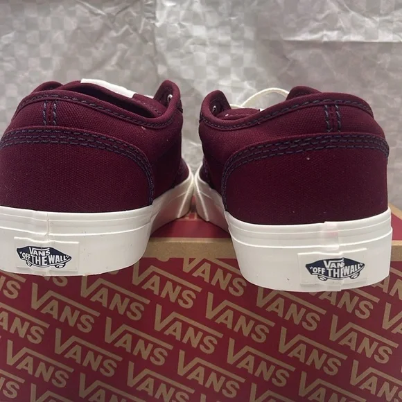 Vans Men's Burgundy Canvas Sneakers Atwood
Outdoor Port Rovale
VN000CX84QU - Picture 12 of 16